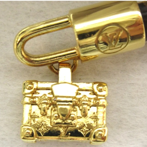 Louis Vuitton luxury bracelet with adorable luggage charm!! - Picture 7 of 11